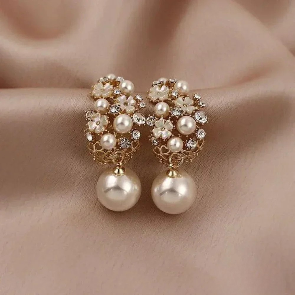 Elegant flower pearl earrings